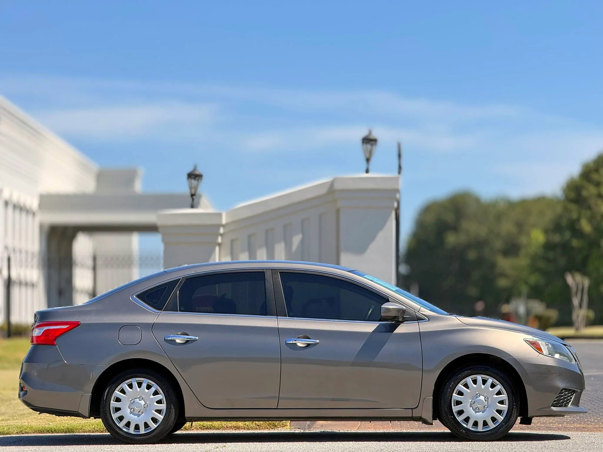 Used 2016 Nissan Sentra SV image 6