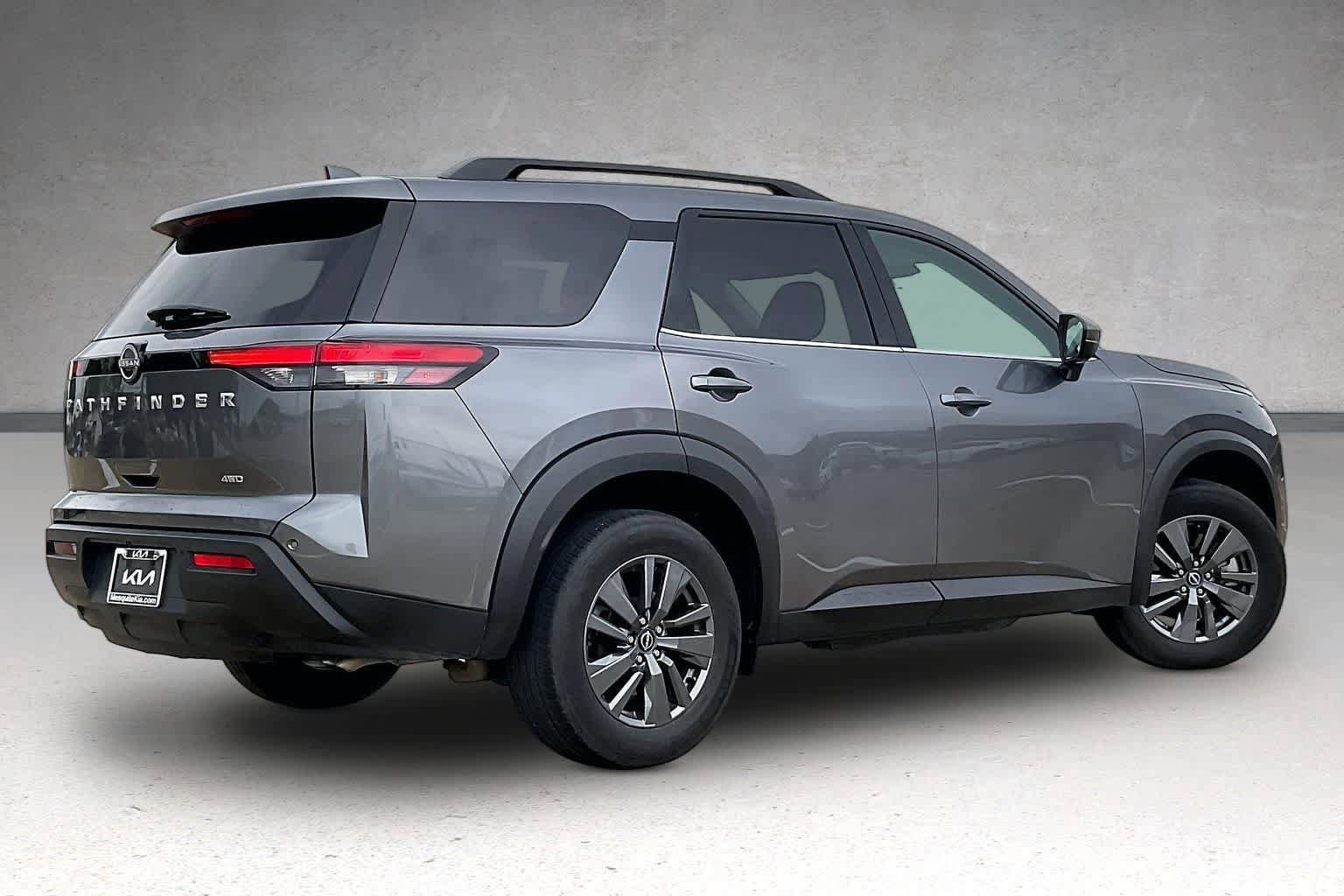 Used 2025 Nissan Pathfinder SV AWD/4WD image 21