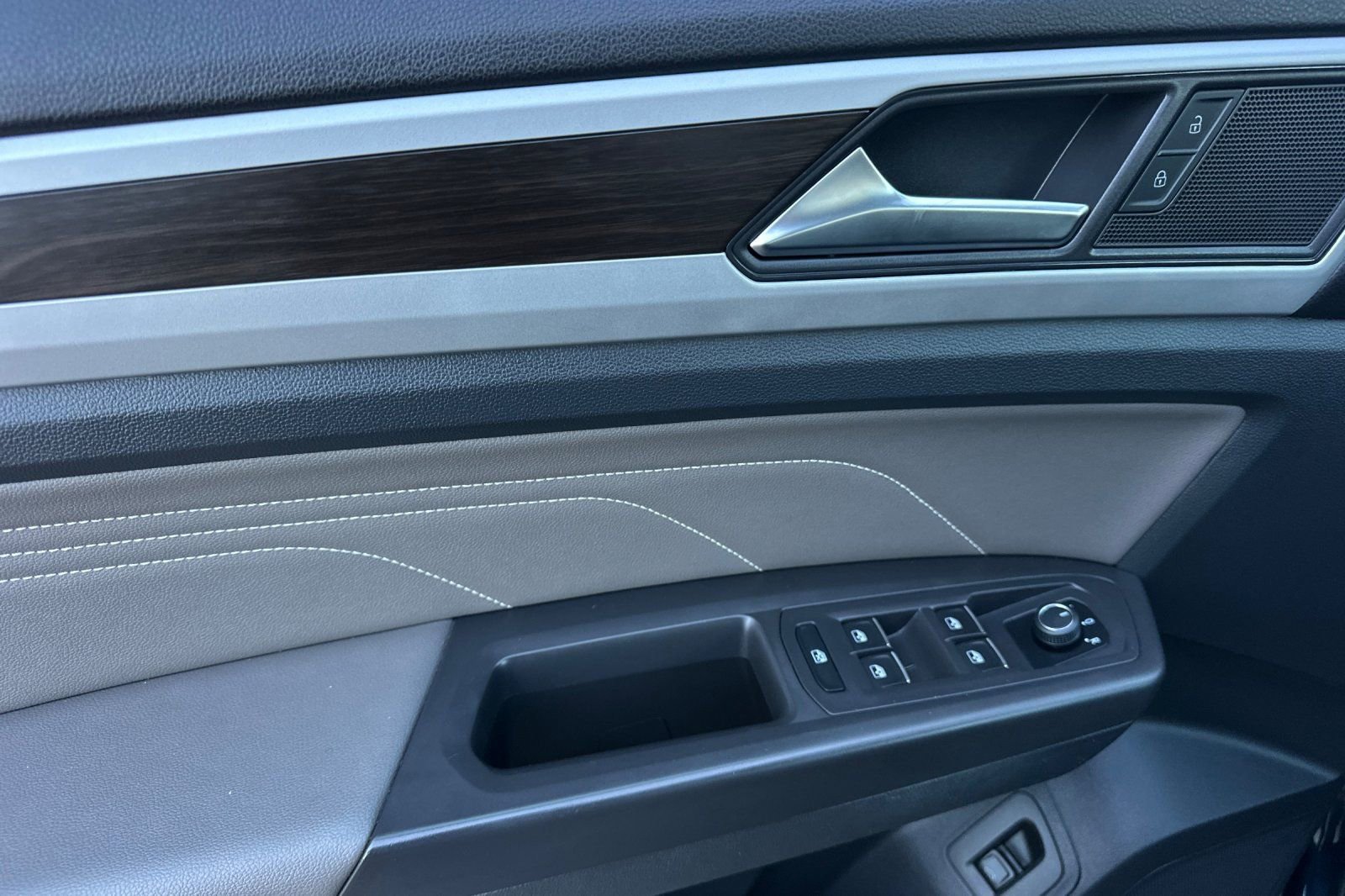 Used 2023 Volkswagen Atlas SE image 11