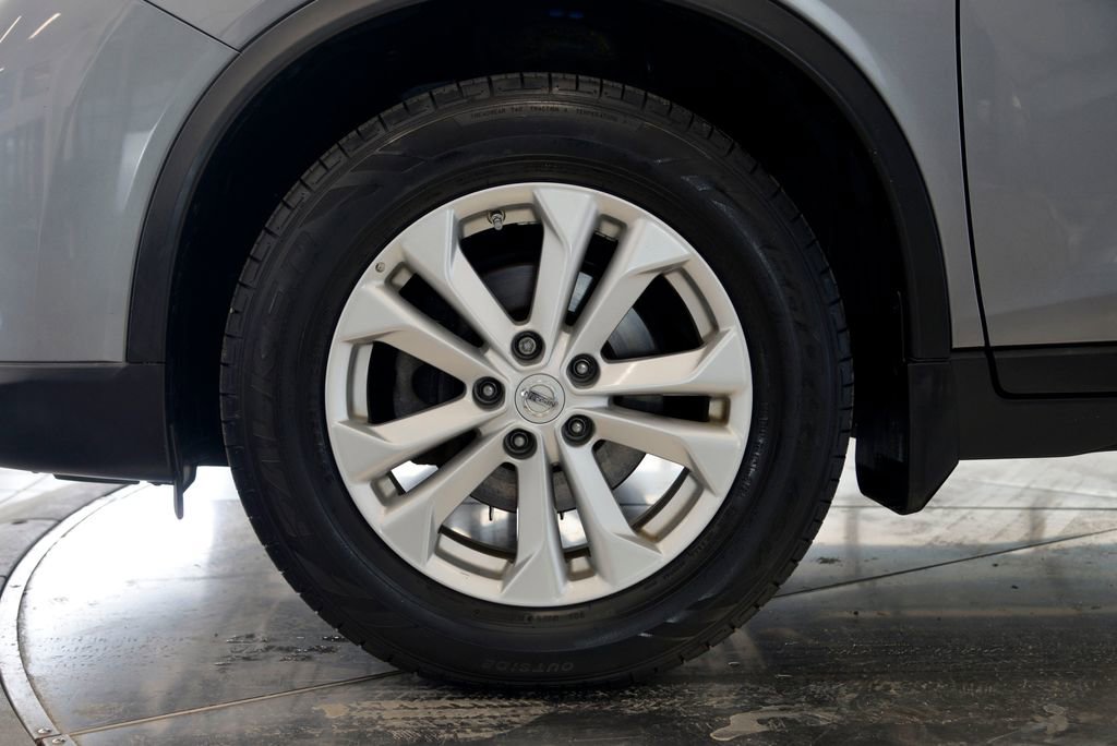 Used 2016 Nissan Rogue SV image 10