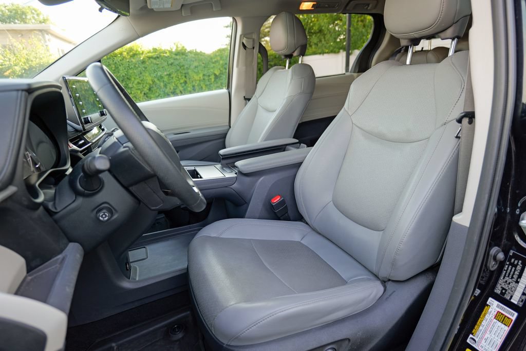 Used 2023 Toyota Sienna Limited AWD/4WD image 21
