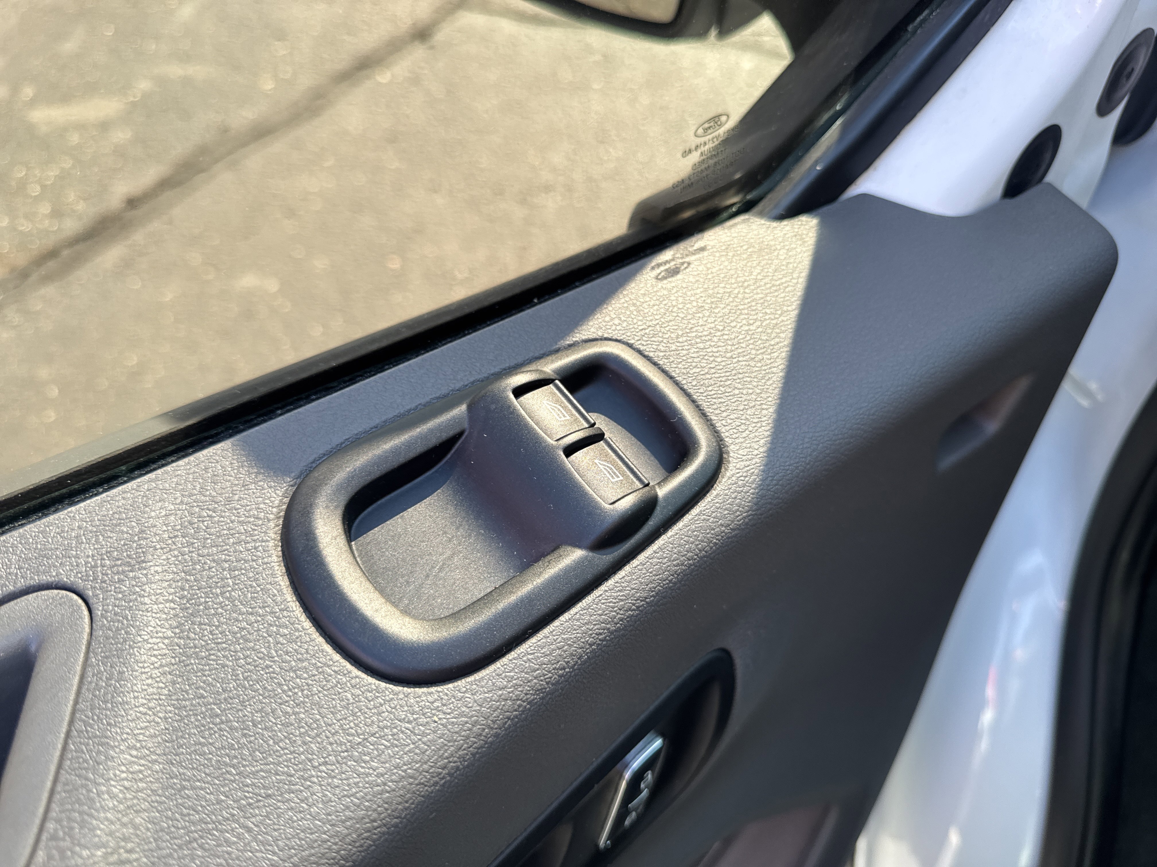 Used 2022 Ford Transit 250 Medium Roof w/ Load Area Protection Package image 14