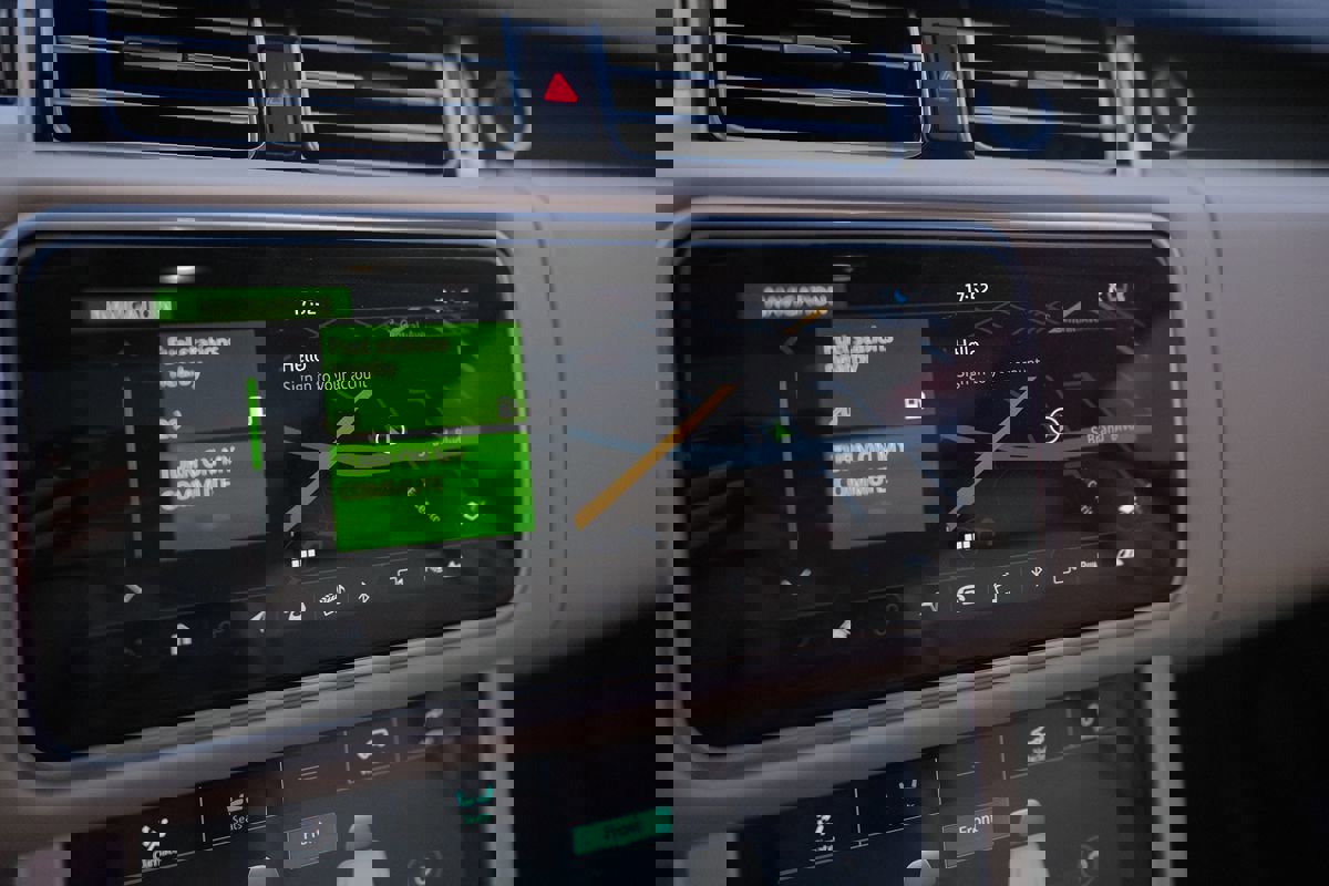 Used 2020 Land Rover Range Rover HSE image 18