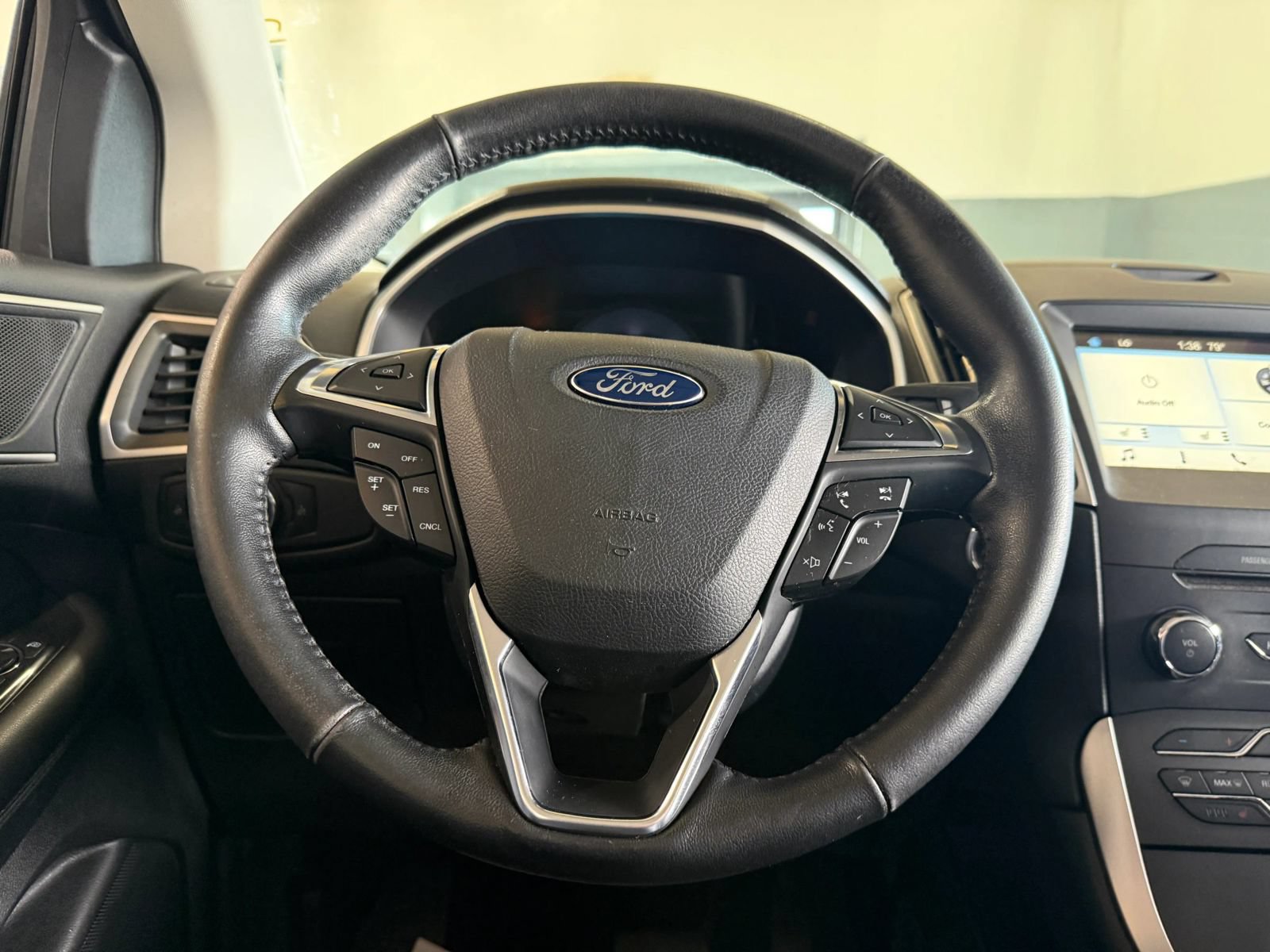 Used 2017 Ford Edge SEL w/ Equipment Group 201A FWD image 14
