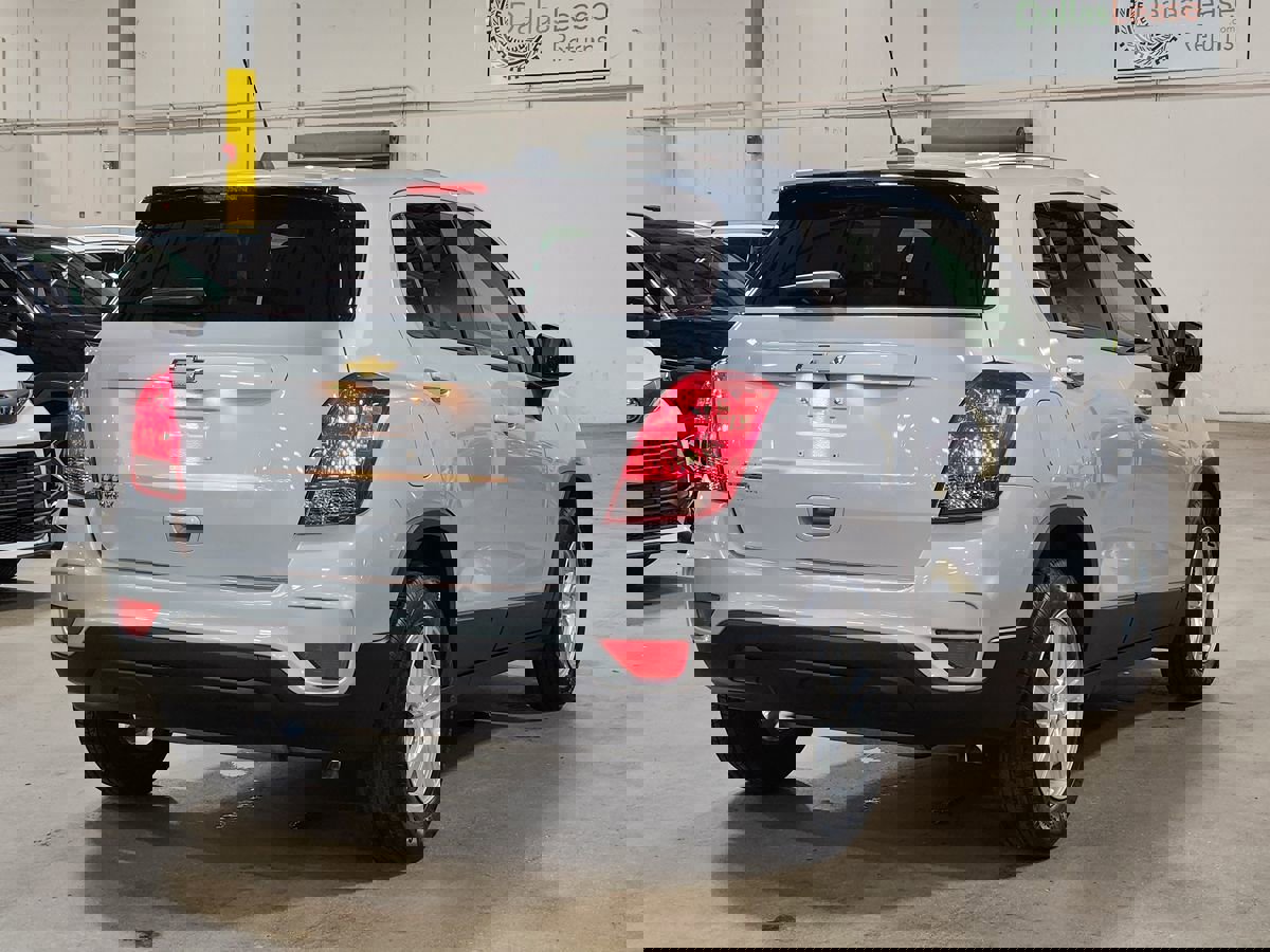 Used 2022 Chevrolet Trax LS w/ Tint and Cruise Package image 8