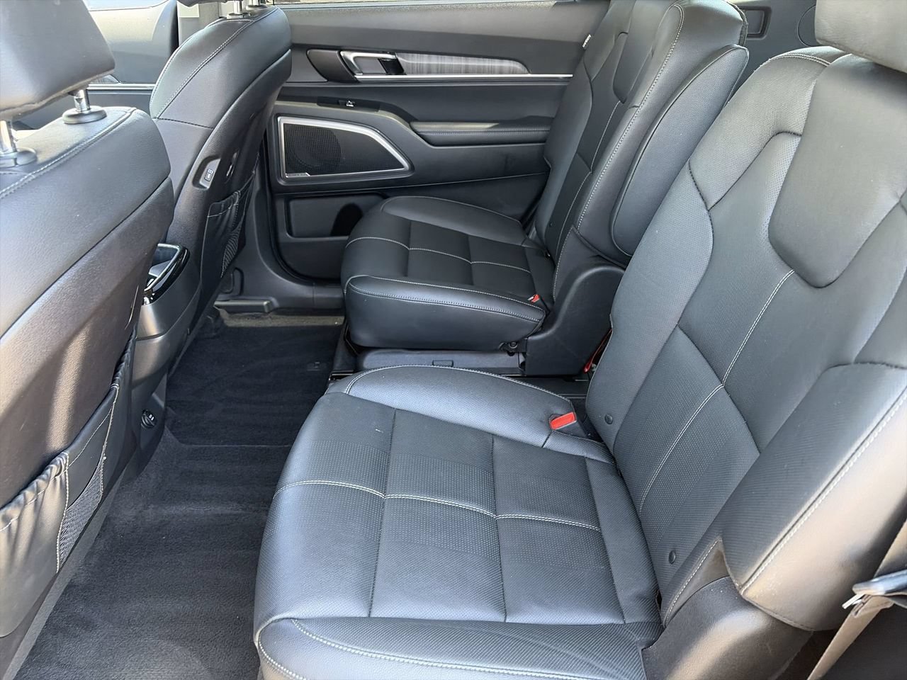 Certified 2025 Kia Telluride EX w/ EX Captain's Chair Package FWD image 16