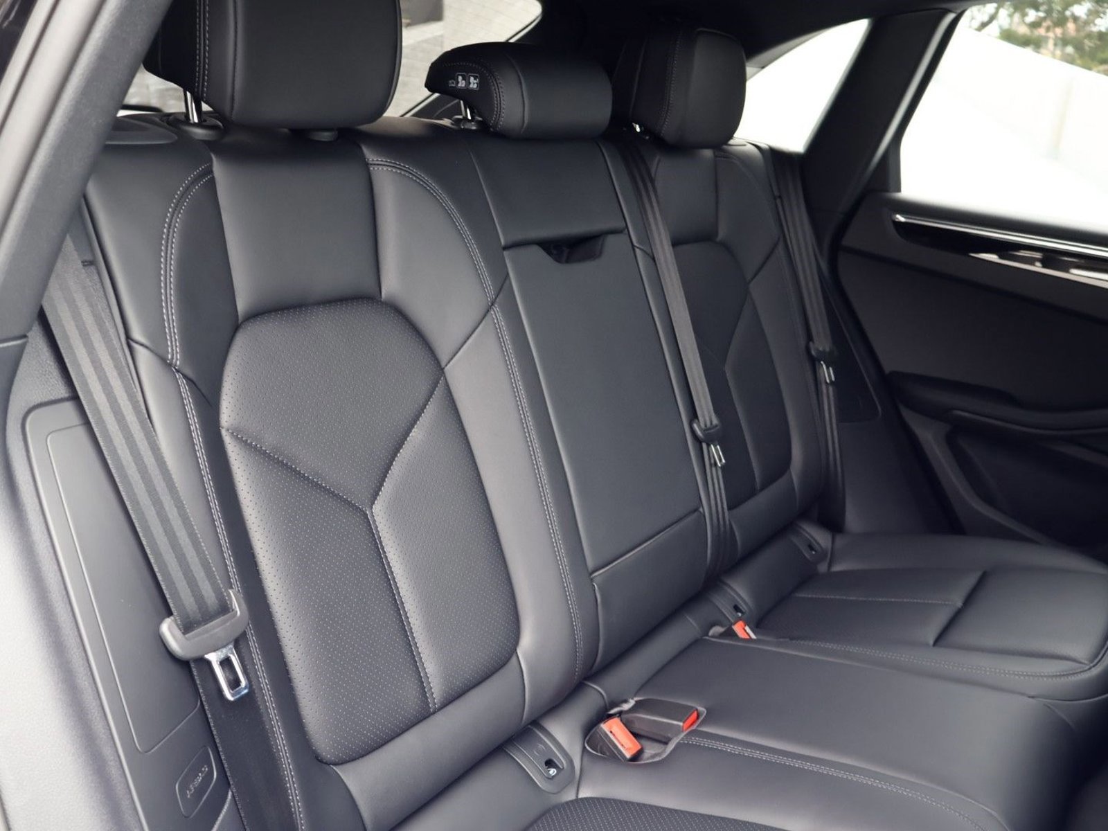 New 2026 Porsche Macan AWD/4WD image 23