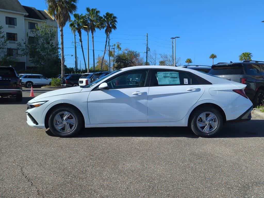 New 2026 Hyundai Elantra SE image 3