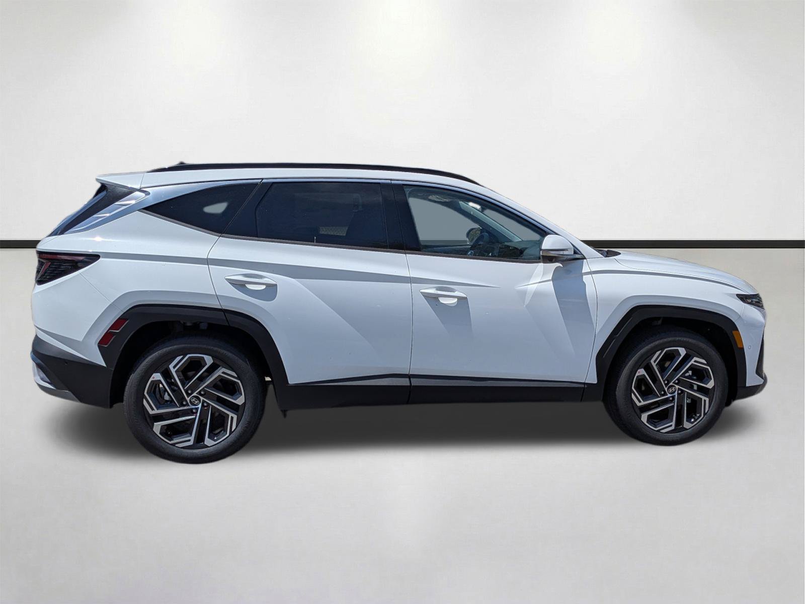 New 2026 Hyundai Tucson Limited FWD image 3