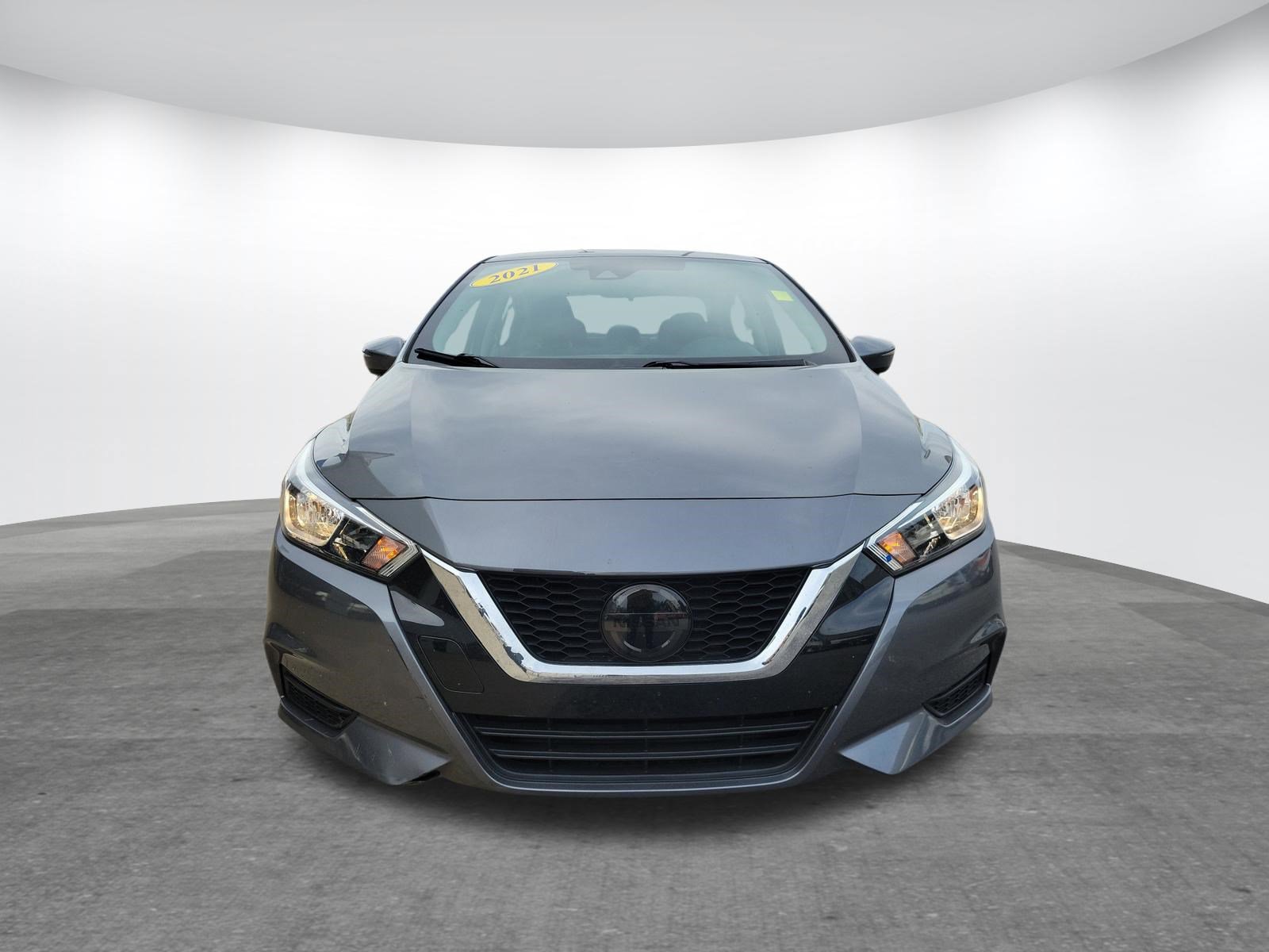 Used 2021 Nissan Versa SV image 2