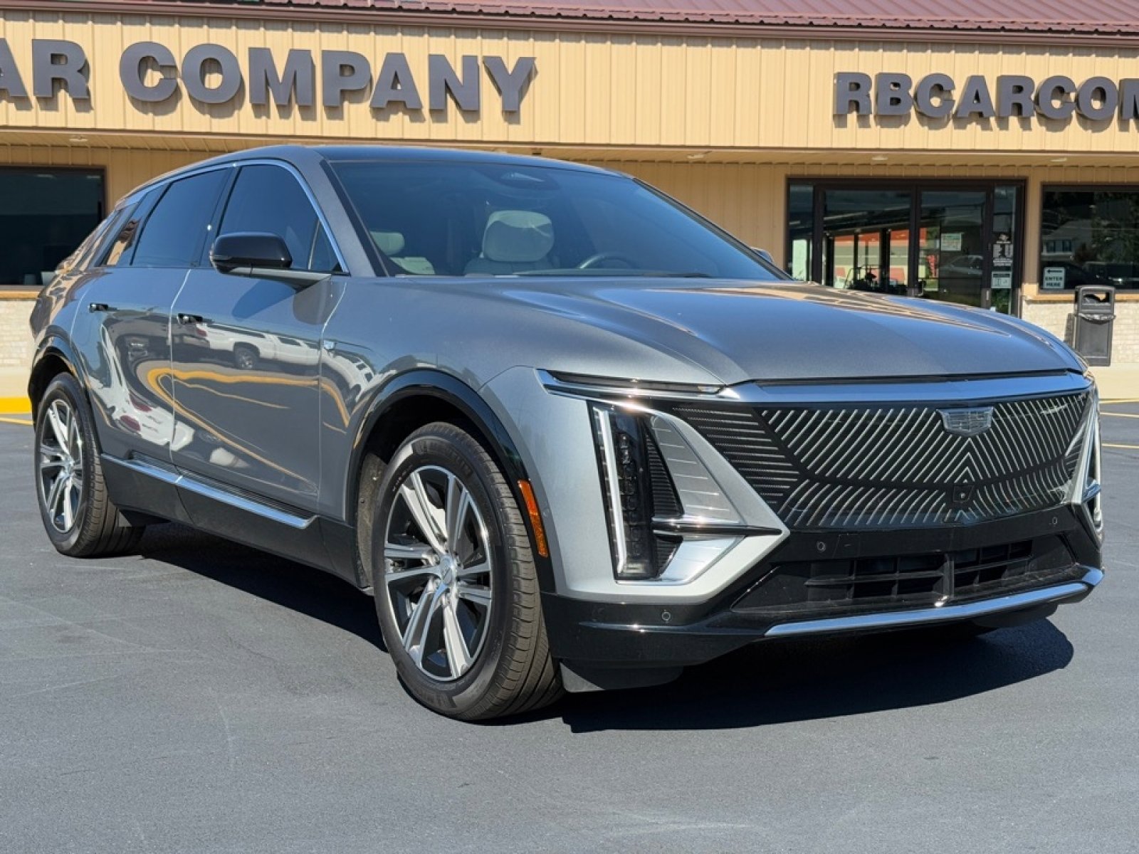 Used 2024 Cadillac Lyriq Luxury w/ LPO, Floor Liner Package image 2