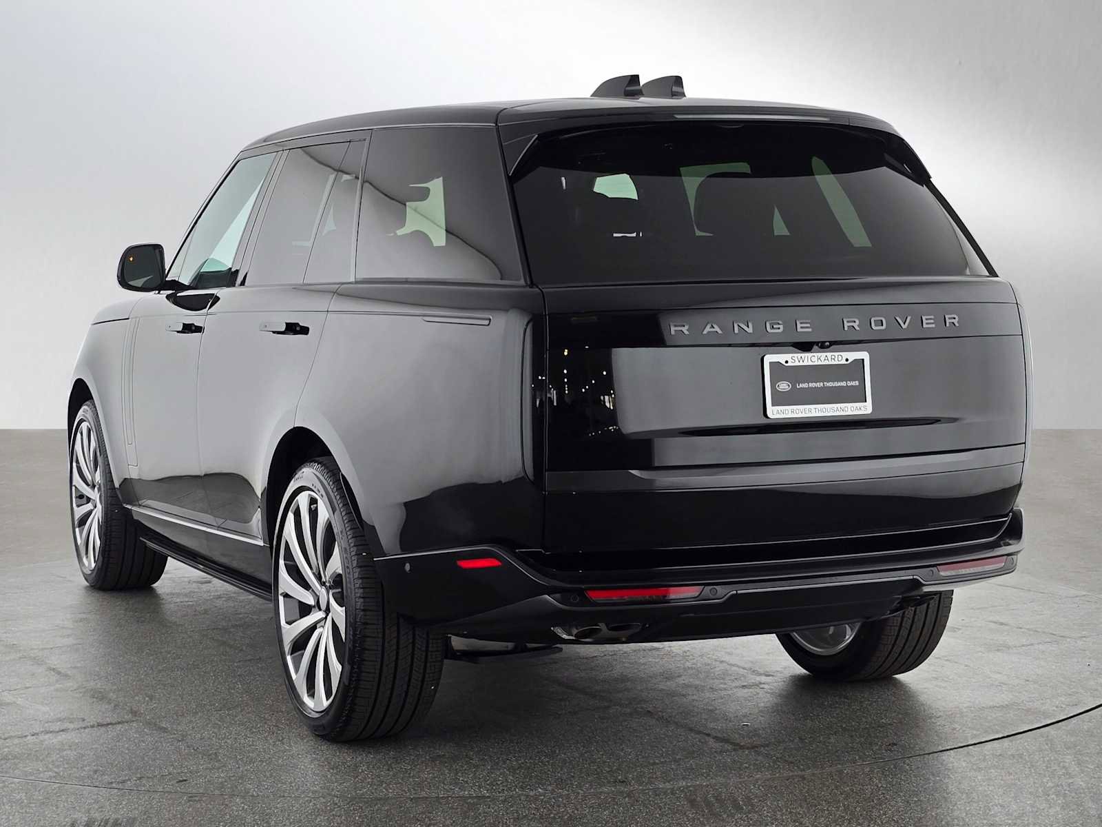 New 2025 Land Rover Range Rover SE AWD/4WD image 3