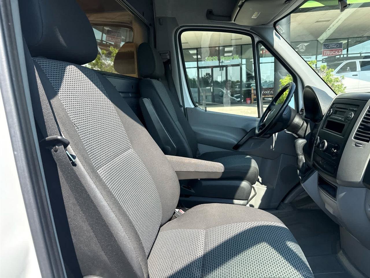 Used 2011 Mercedes-Benz Sprinter 2500 image 17