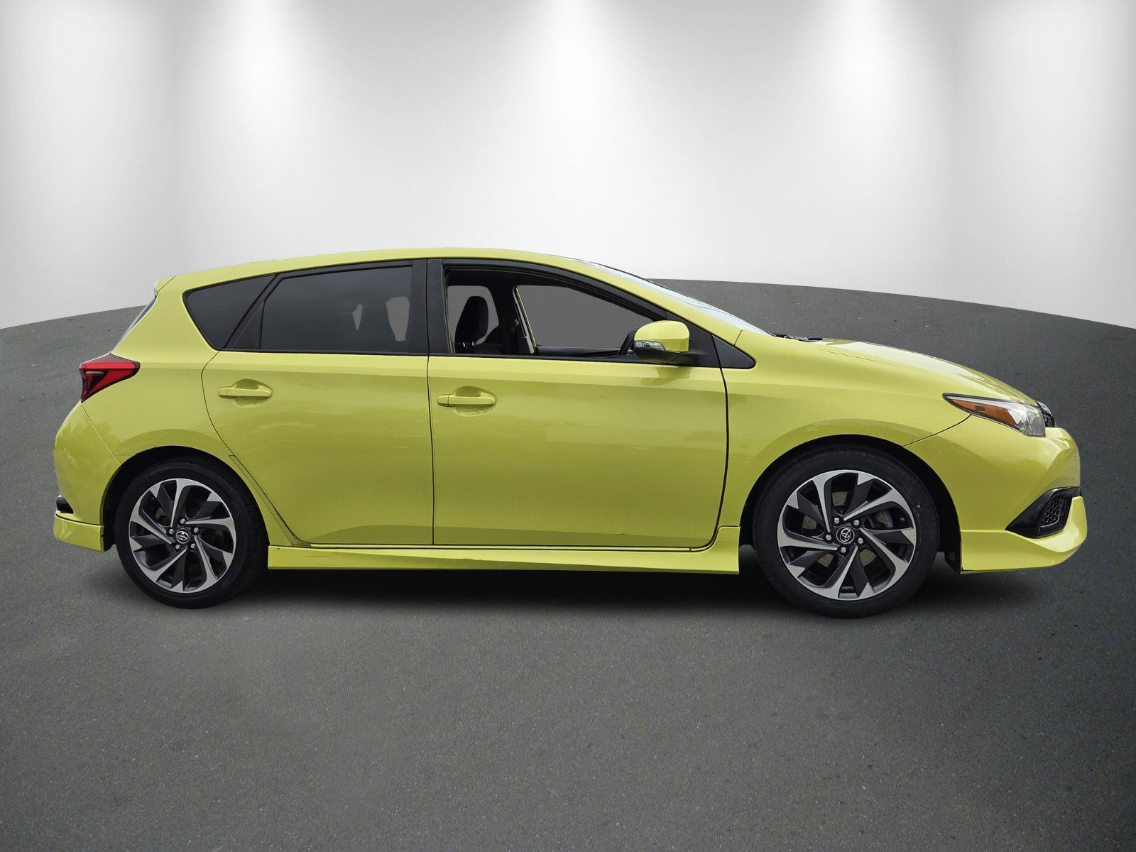 Used 2018 Toyota Corolla iM image 8