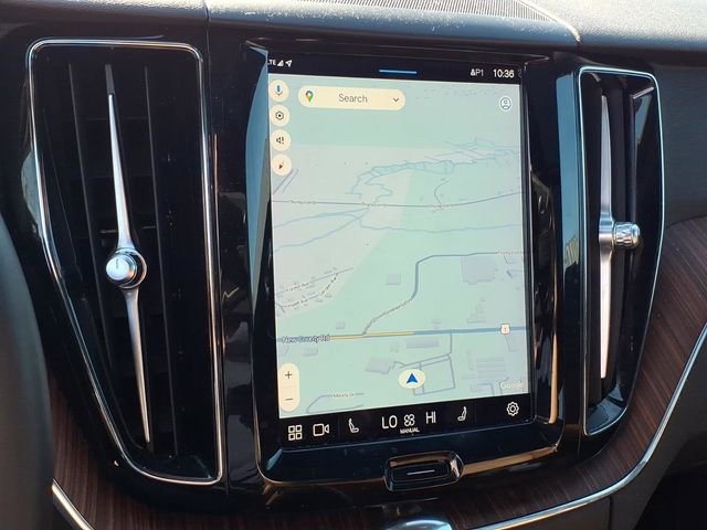 Used 2023 Volvo XC60 B5 Plus image 17