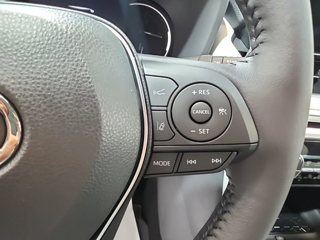 Used 2025 Toyota RAV4 XLE Premium image 26