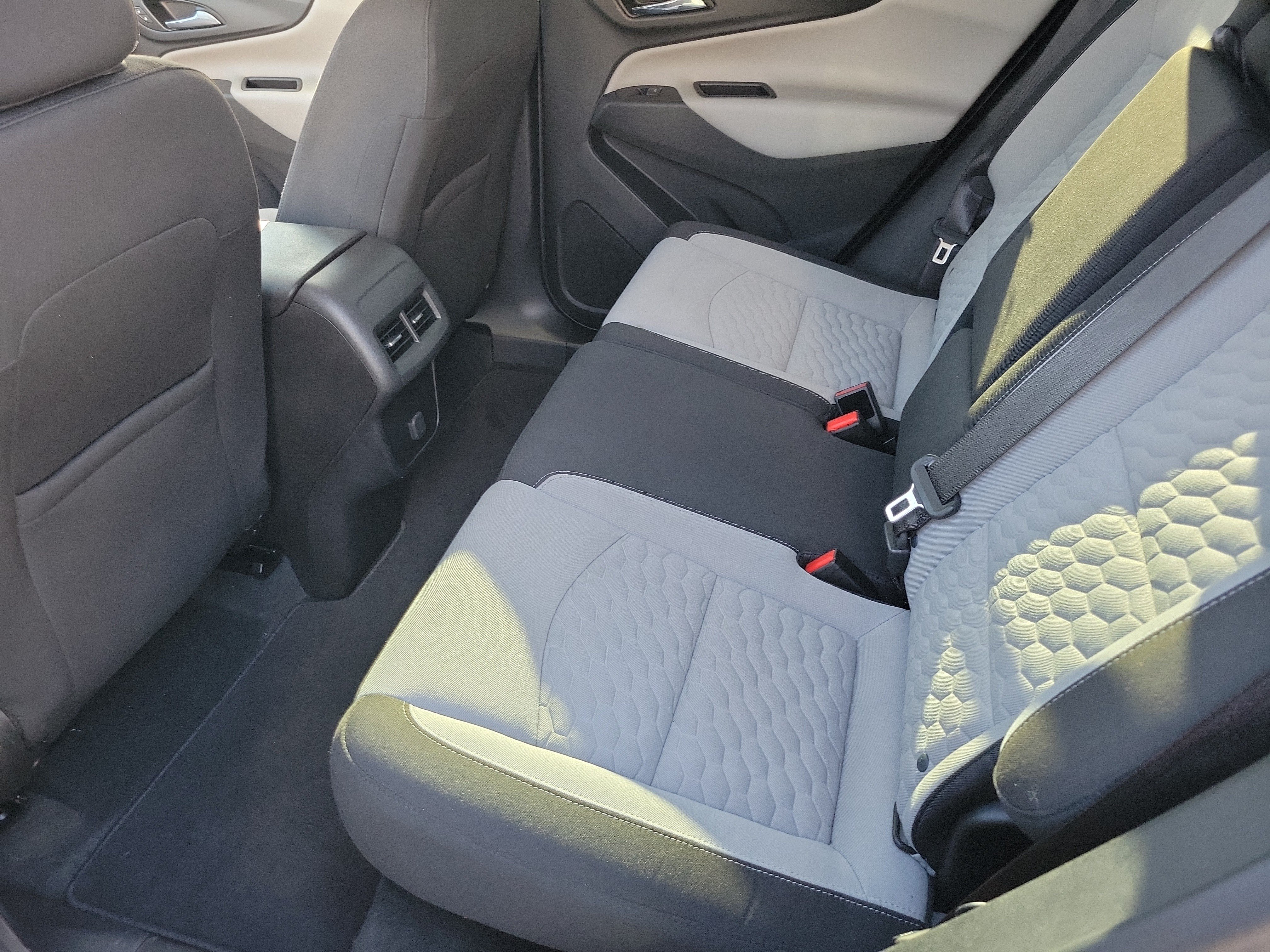 Used 2018 Chevrolet Equinox LS FWD image 11