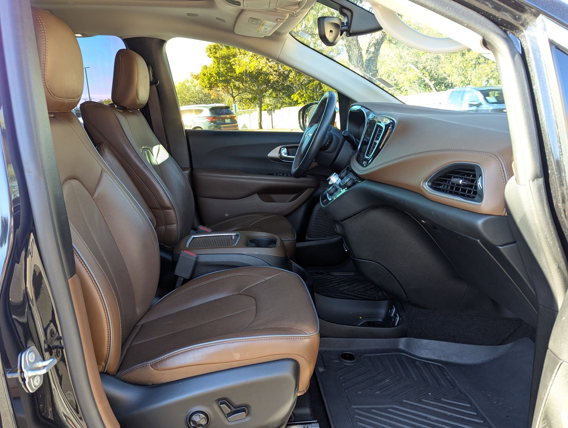 Used 2019 Chrysler Pacifica Limited image 24