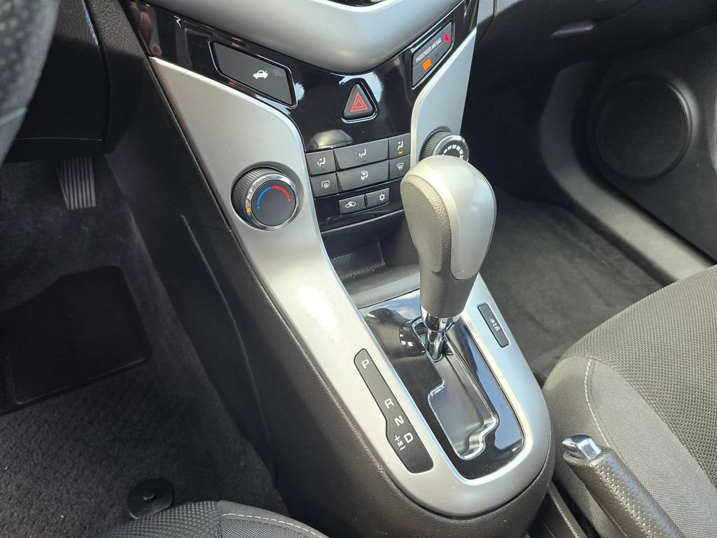 Used 2016 Chevrolet Cruze LT w/ Technology Package FWD image 23