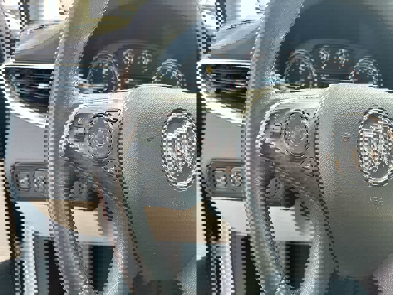 Used 2019 Buick Enclave Essence image 30