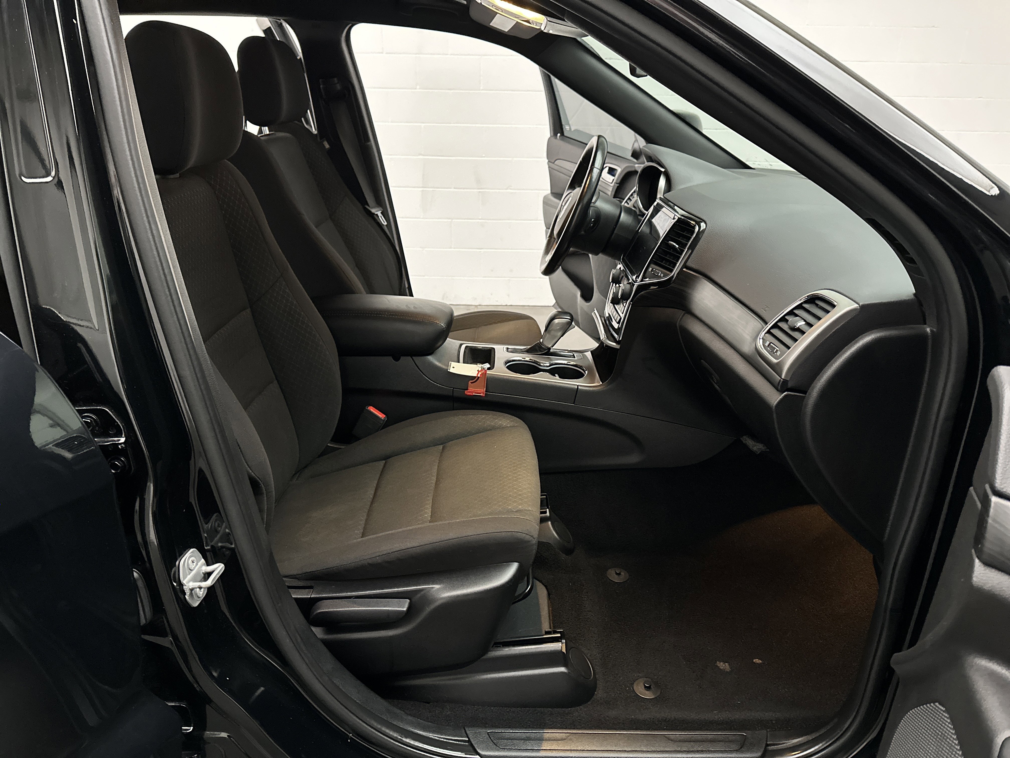 Used 2021 Jeep Grand Cherokee Laredo image 22