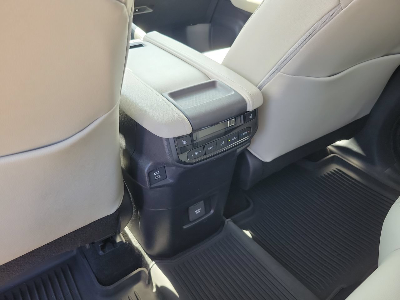 Used 2024 Toyota Grand Highlander AWD image 13