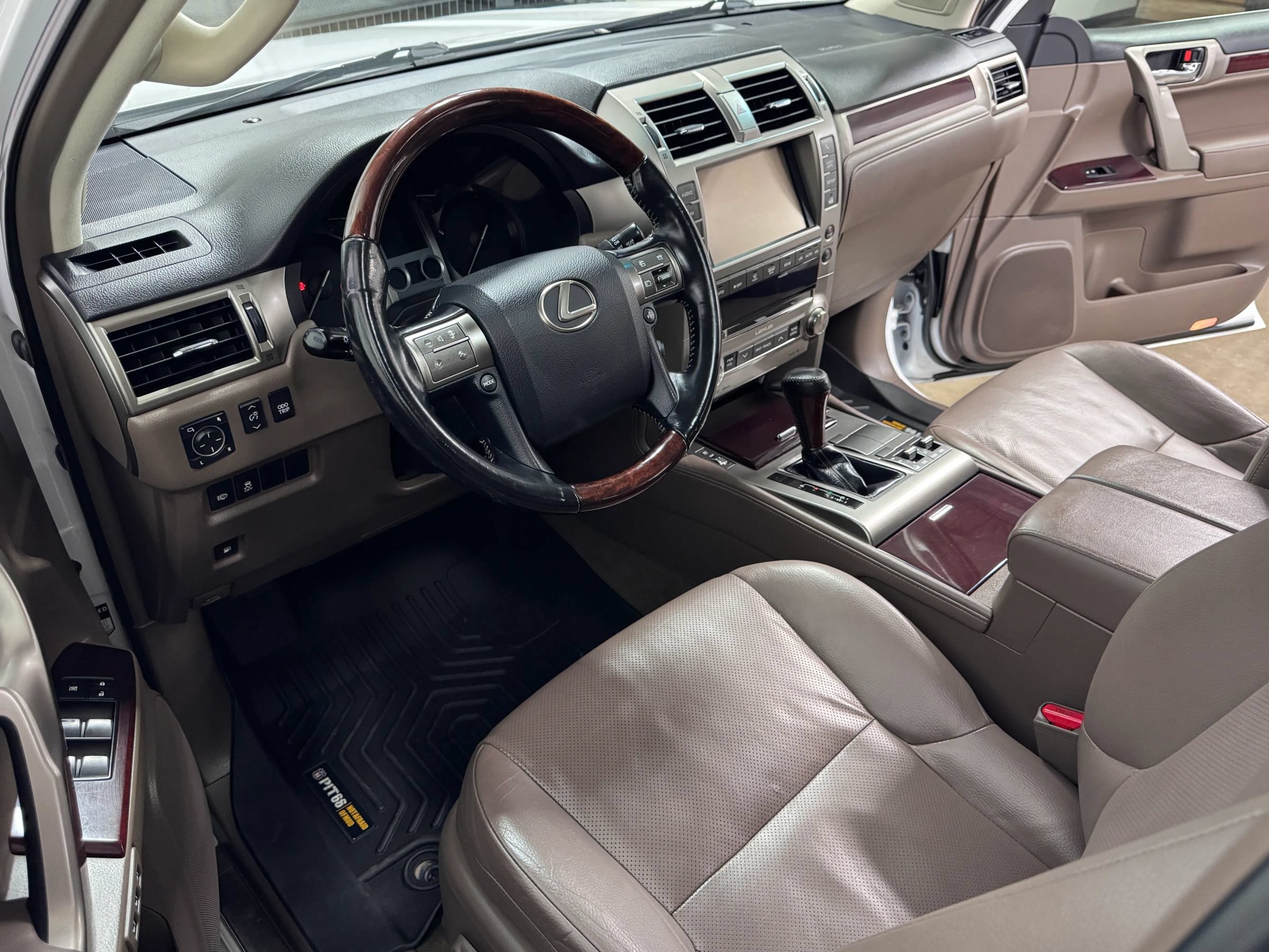 Used 2017 Lexus GX 460 AWD/4WD image 19
