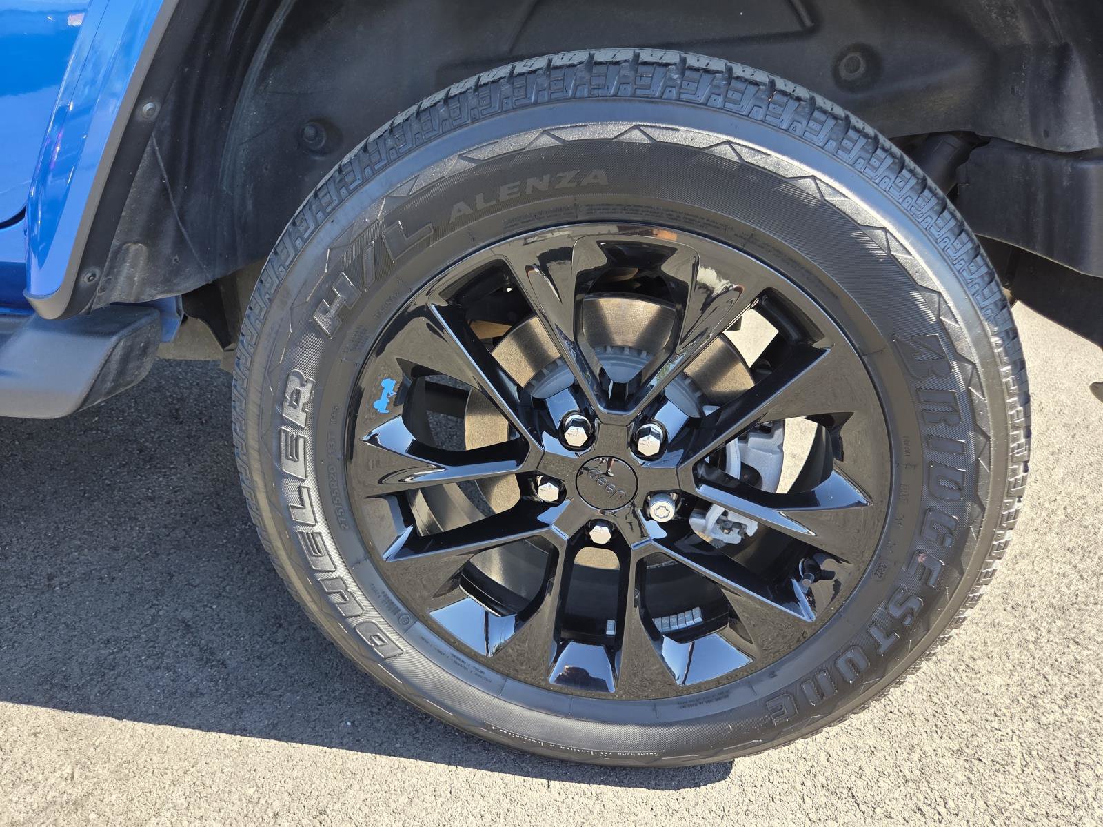 Used 2023 Jeep Wrangler Unlimited Sahara AWD/4WD image 9