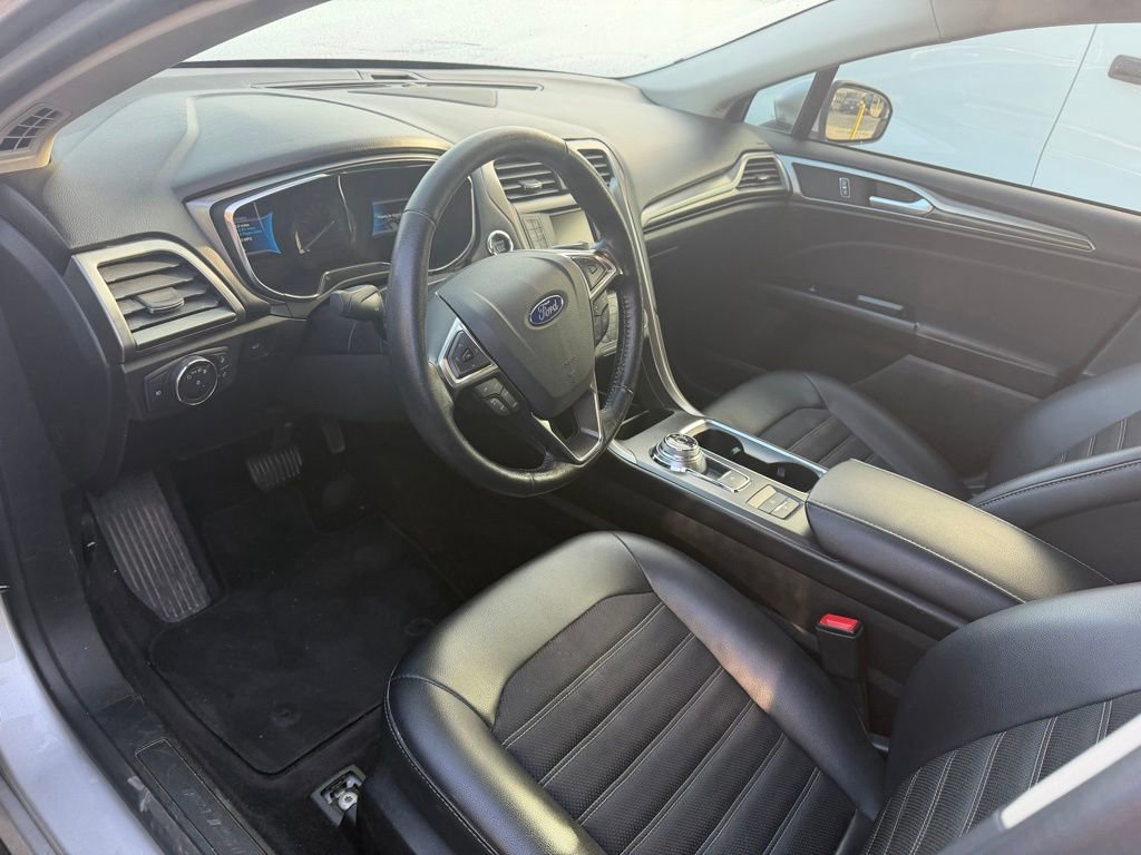 Used 2017 Ford Fusion SE w/ Equipment Group 601A image 4