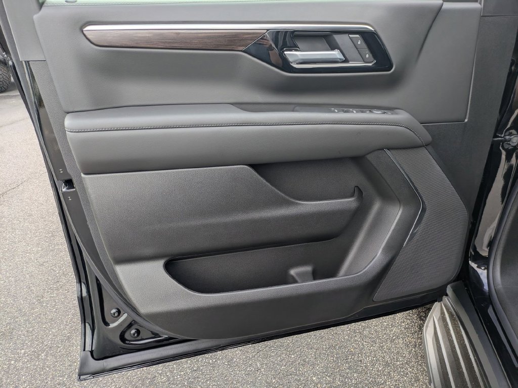 New 2026 Chevrolet Suburban LS w/ LS Custom Edition AWD/4WD image 9