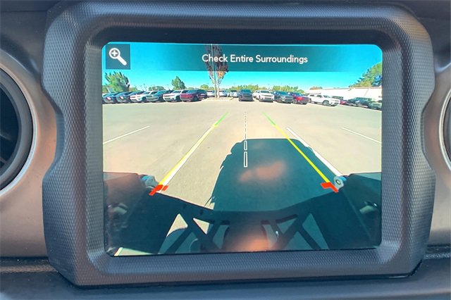 Certified 2022 Jeep Gladiator Willys image 30