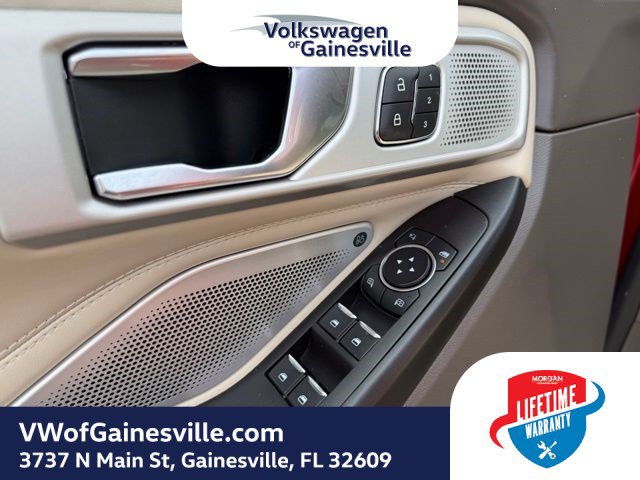 Used 2020 Ford Explorer Platinum w/ Premium Technology Package AWD/4WD image 19
