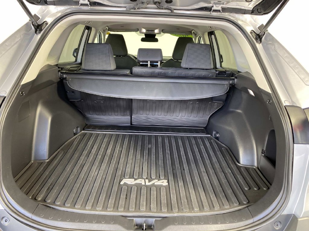 Used 2025 Toyota RAV4 LE AWD/4WD image 8
