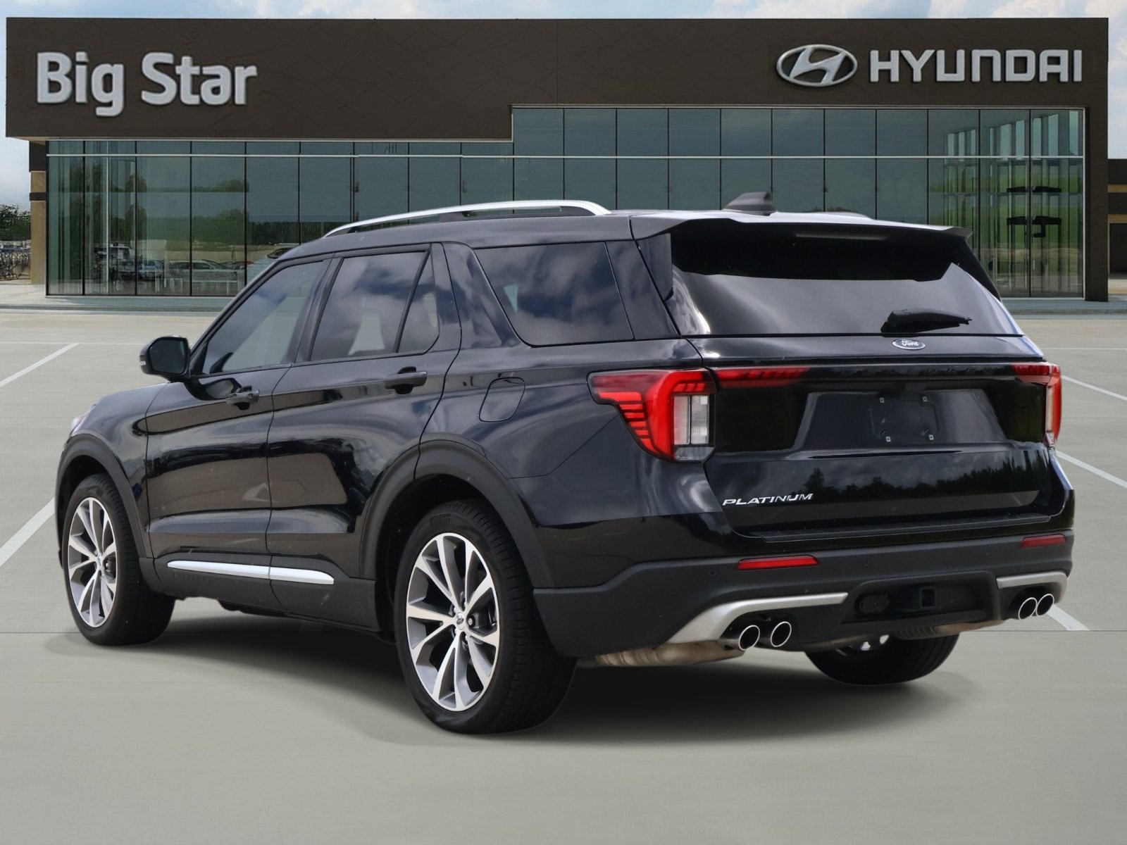 Used 2025 Ford Explorer Platinum w/ Ultimate Package RWD image 3