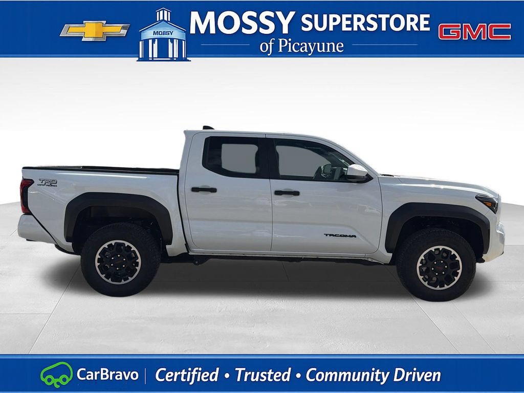 Used 2025 Toyota Tacoma TRD Off-Road AWD/4WD image 8
