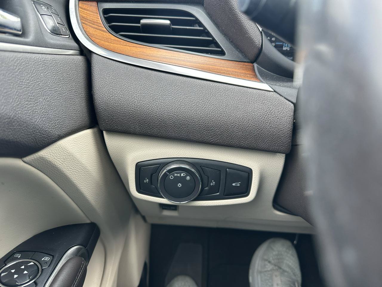 Used 2019 Lincoln MKC Select w/ Select Plus Package FWD image 19
