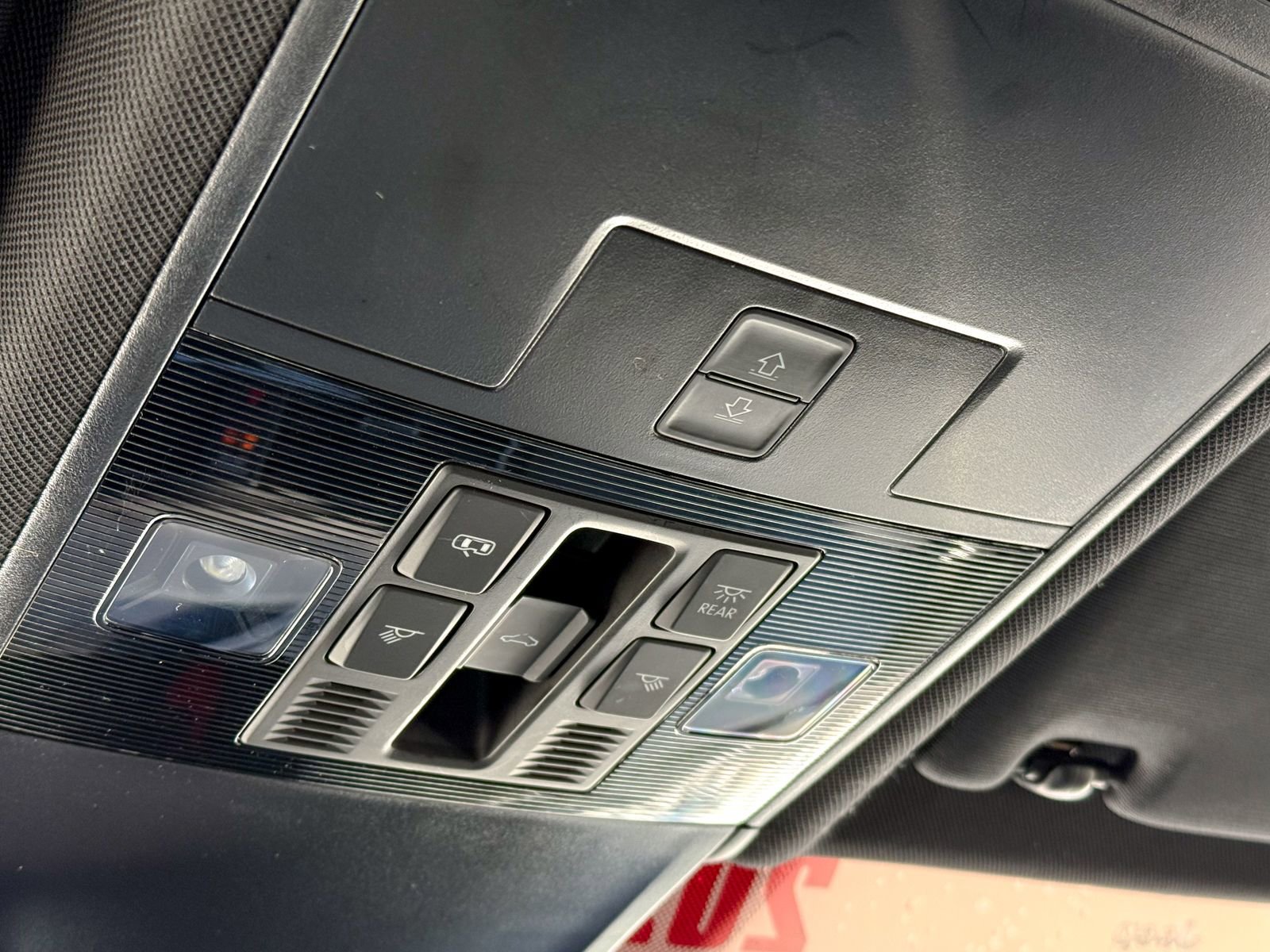 Used 2024 Volkswagen Tiguan SE R-Line image 27