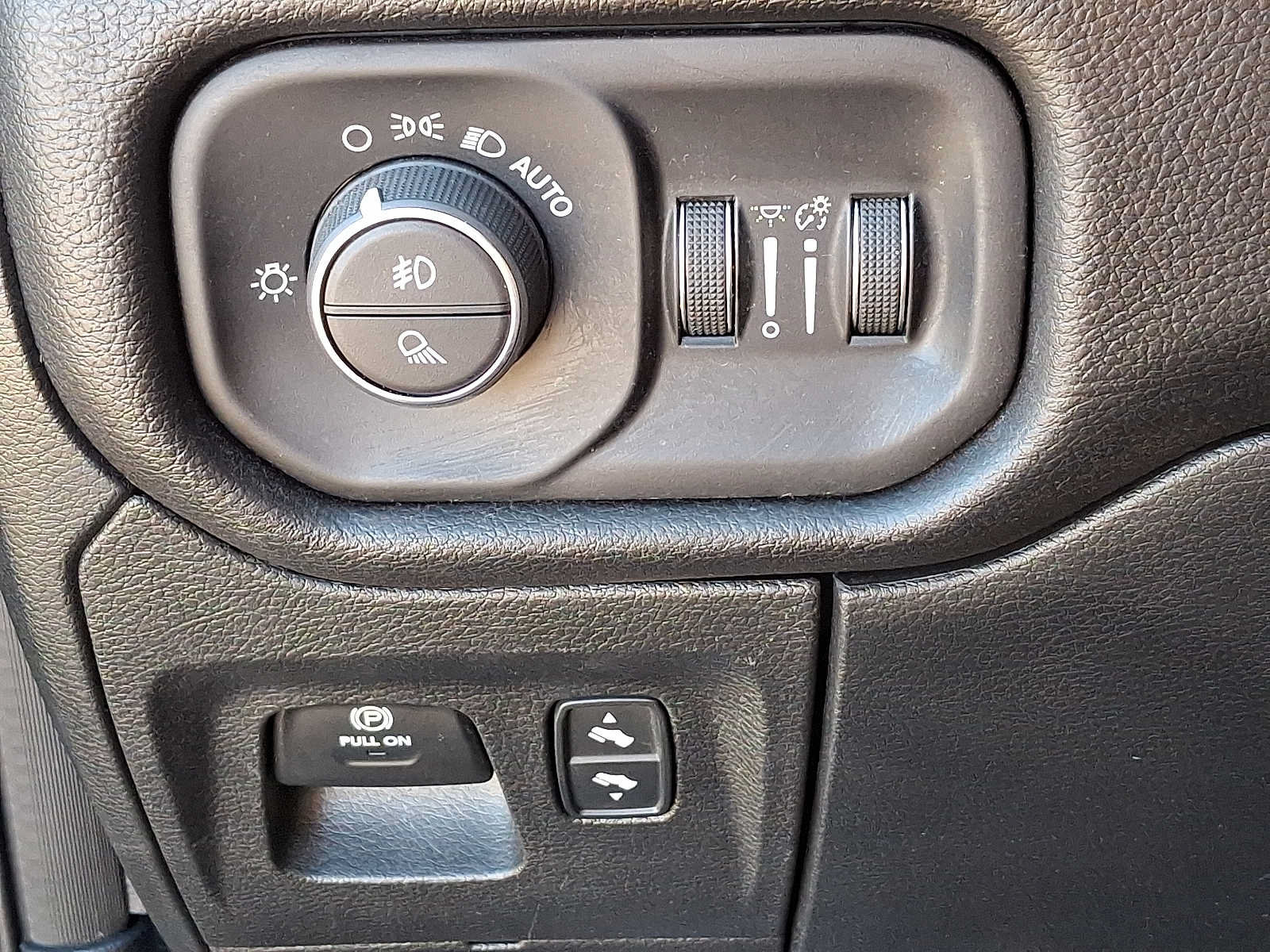 Used 2025 RAM 1500 Big Horn AWD/4WD image 25