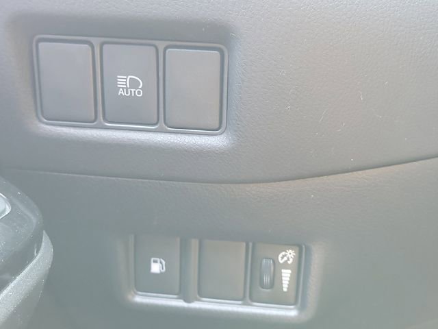 Used 2021 Toyota C-HR XLE image 32