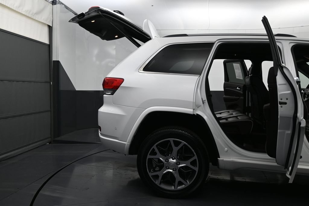 Used 2019 Jeep Grand Cherokee Overland AWD/4WD image 10