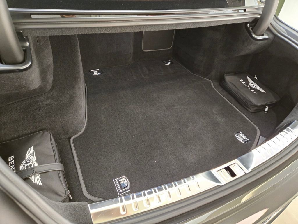 Used 2023 Bentley Flying Spur Plug-In Hybrid image 26