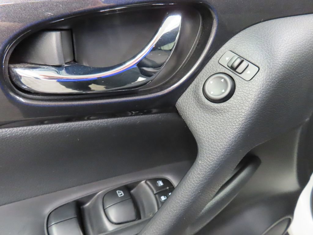 Used 2017 Nissan Rogue SV AWD/4WD image 42