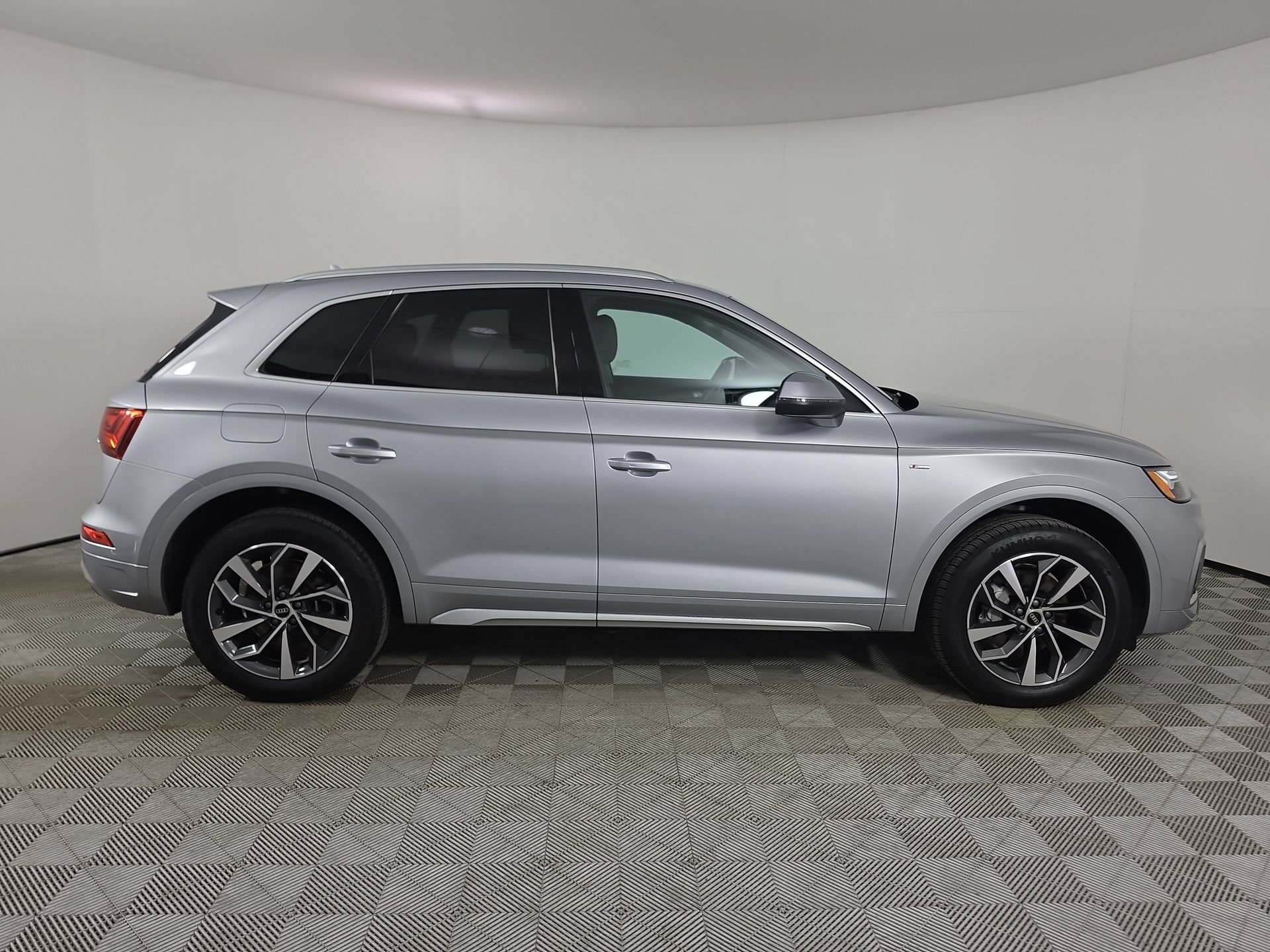 Used 2024 Audi Q5 2.0T Premium Plus w/ Premium Plus Package AWD/4WD image 8