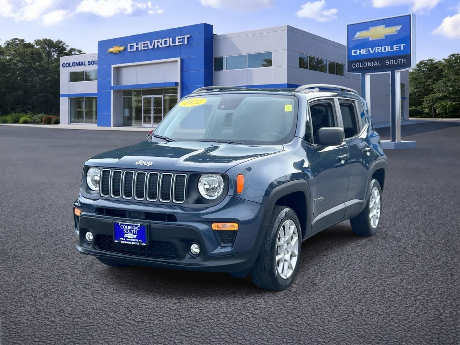 Used 2022 Jeep Renegade Latitude w/ Convenience Group AWD/4WD image 2