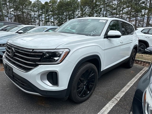 Used 2025 Volkswagen Atlas SE image 3