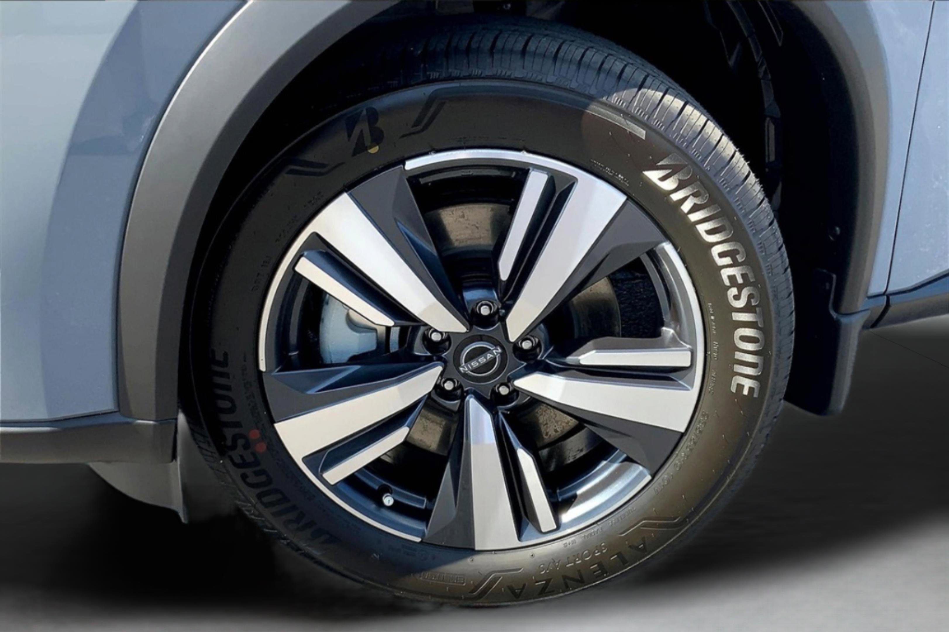 New 2025 Nissan Rogue SL w/ Tech Package image 12