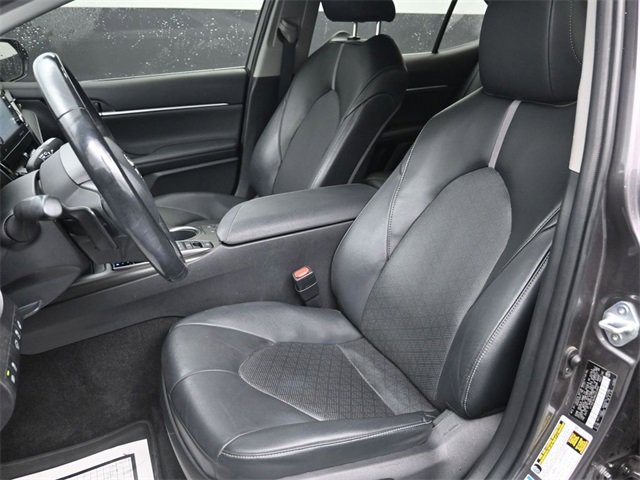 Used 2022 Toyota Camry XSE image 9