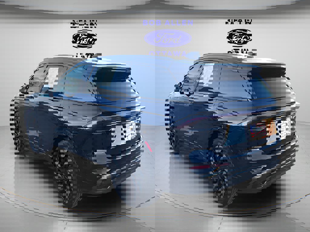 Used 2024 Lincoln Nautilus Reserve w/ Equipment Group 203A image 5