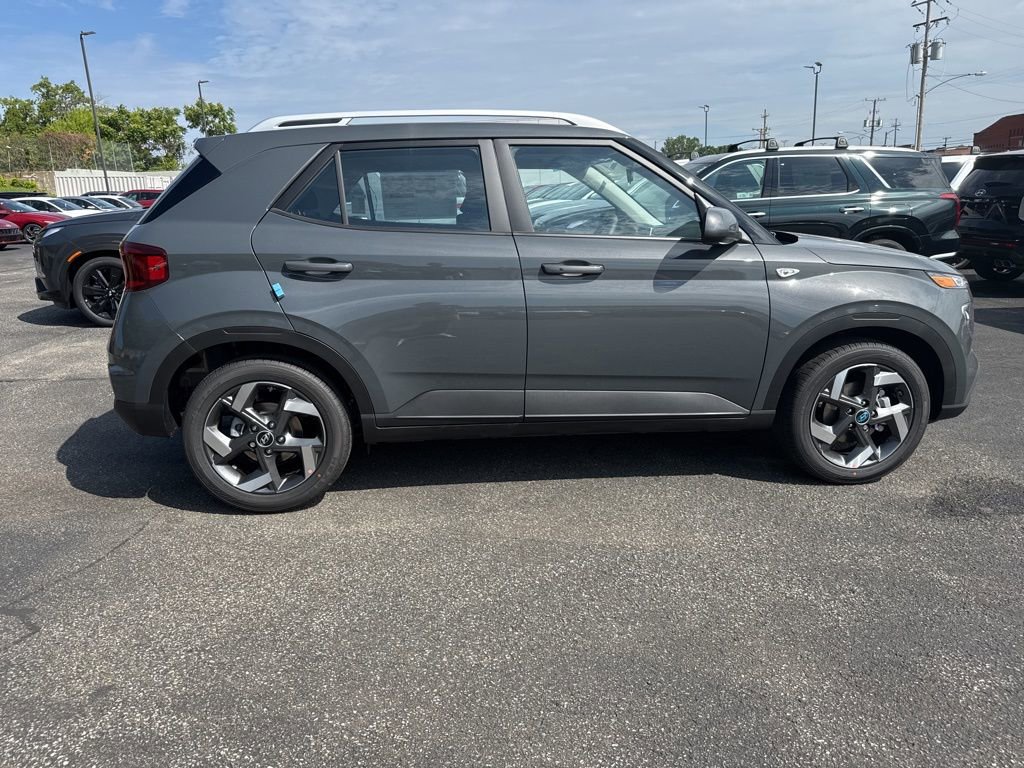 New 2025 Hyundai Venue SEL image 8