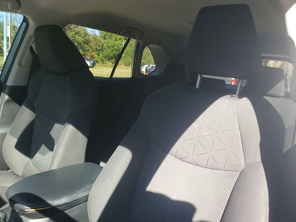 Used 2021 Toyota RAV4 XLE image 17